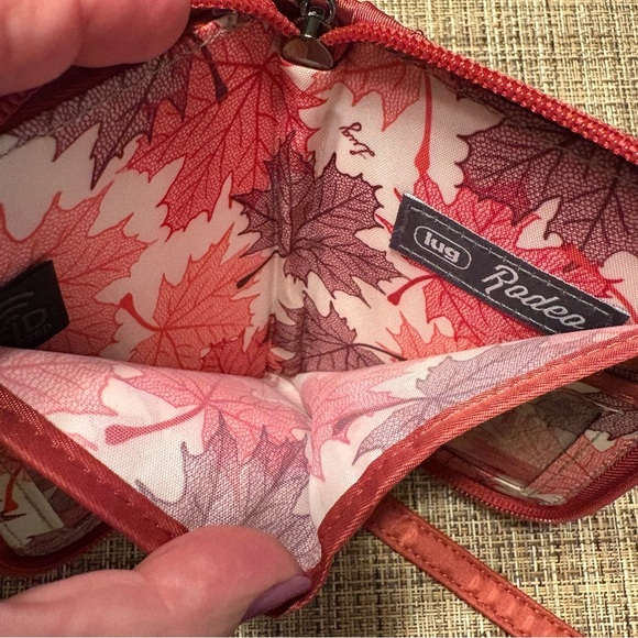 Lug RFID Quilted Wristlet Rodeo Wallet Rosewood NWOT Rare Sold Out Color - Picture 4 of 8